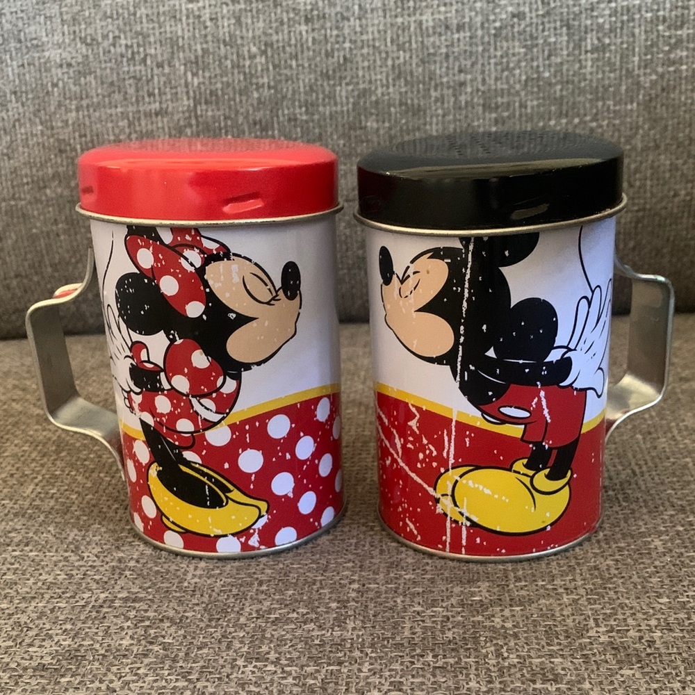 Disney Mickey and Minnie Mouse Kissing Tin Salt and Pepper Shakers Serving Set